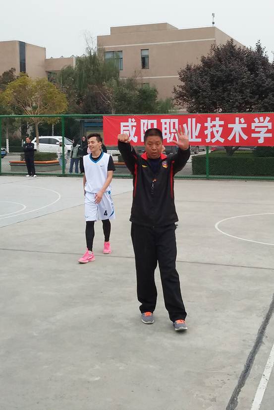 说明: C:\Users\Lenovo\Desktop\新建文件夹 (2)\裁判1.jpg